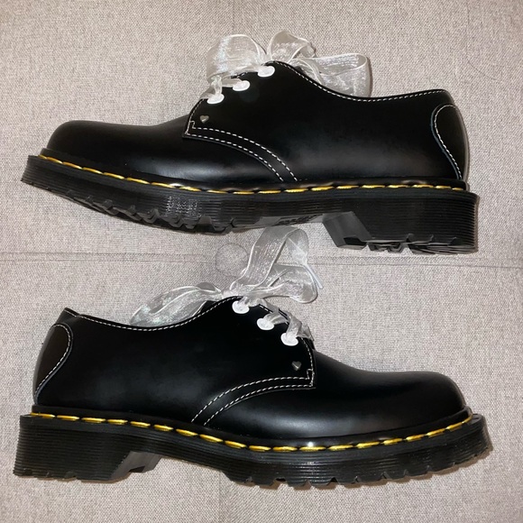 DR MARTENS 1461 HEARTS SMOOTH PATENT LEATHER WOMENS OXFORD SHOES - Picture 3 of 5